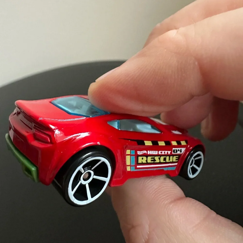 2009 HOT WHEELS TORQUE TWISTER #04 HW RESCUE RED 1:64 DIECAST 2.5" CAR - Picture 9 of 13